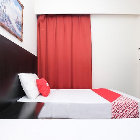 Hotel Sri Sutra - Sungai Buloh Petaling Jaya Buitenkant foto