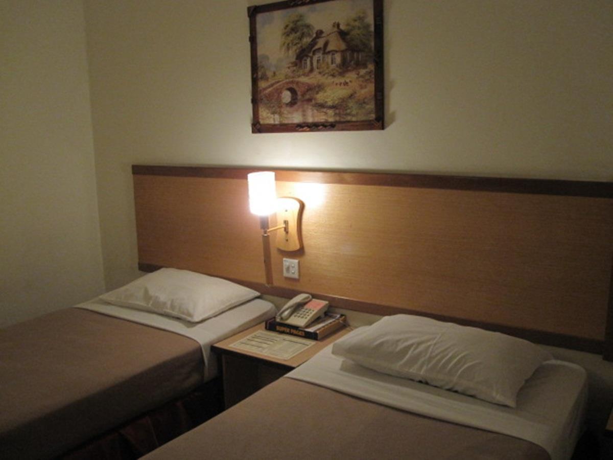 Hotel Sri Sutra - Sungai Buloh Petaling Jaya Buitenkant foto