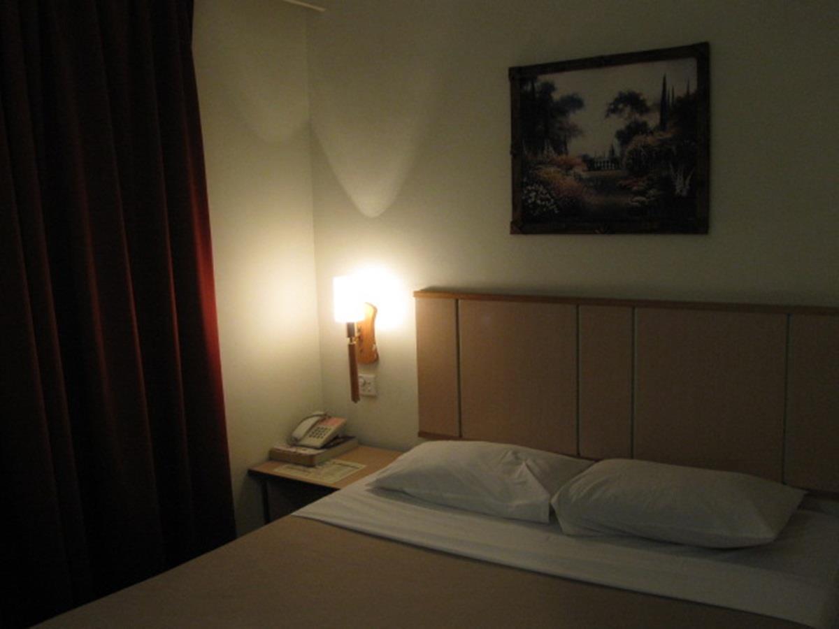Hotel Sri Sutra - Sungai Buloh Petaling Jaya Buitenkant foto